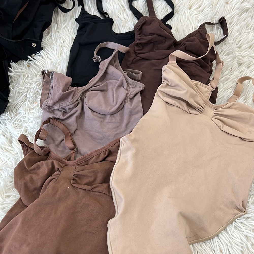 Skims sculpting thong Bodysuit seamless nwot - Picture 4 of 7